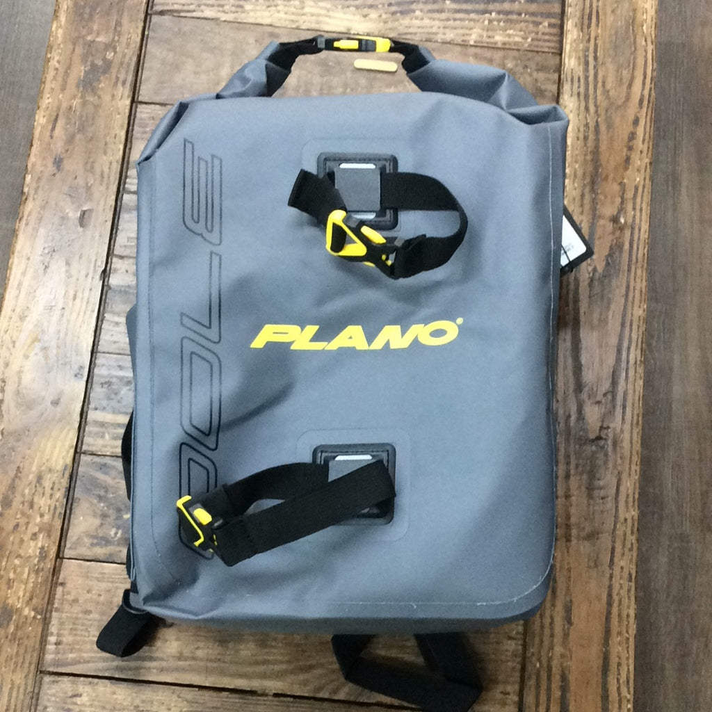 Plano z series 3700 backpack